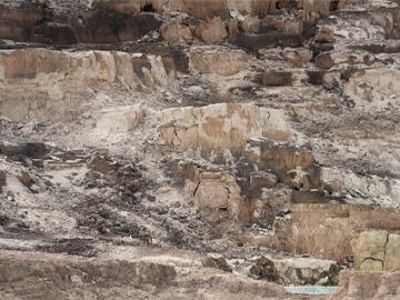 سنگ تراورتن درجه یک | ویژگی‌ها و کاربرد انواع تراورتن نمای ساختمان